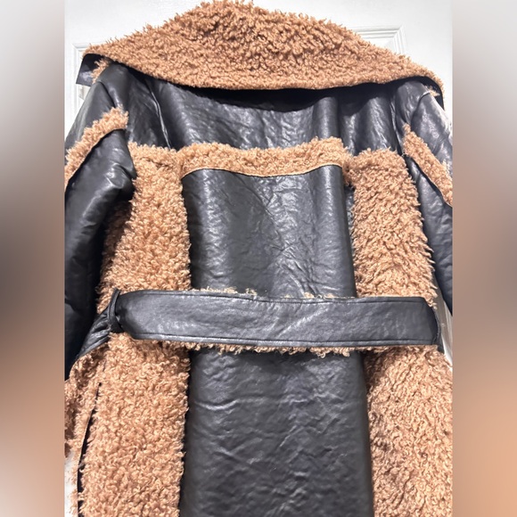 Pretty Little Thing BLACK FAUX SHEARLING TRIM FAUX LEATHER MAXI TRENCH COAT - Picture 7 of 8